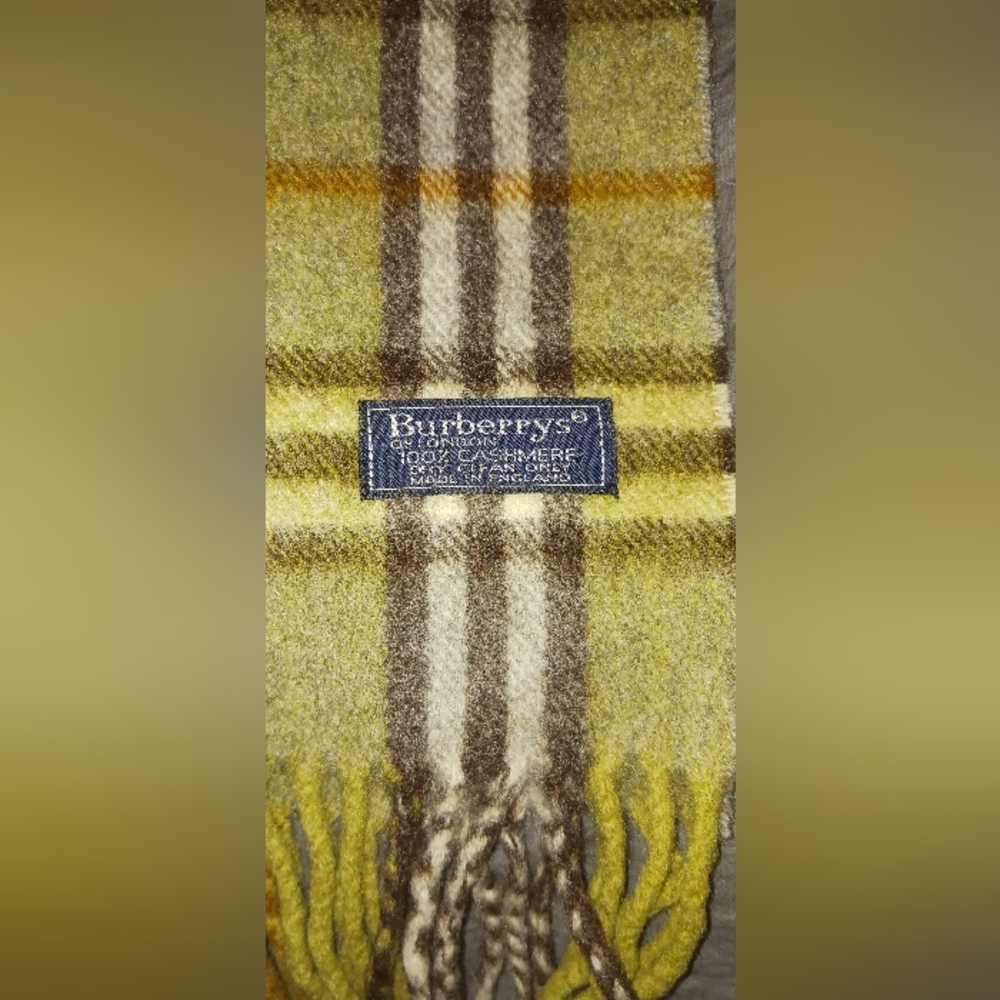 New Burberry's Green Cashmere Authentic Scarf - Picture 2 of 3